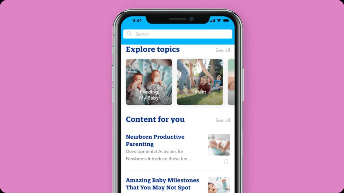 Teléfono que muestra temas en la aplicación móvil Enfamil
