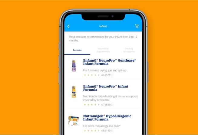 Teléfono que muestra productos en la aplicación móvil Enfamil