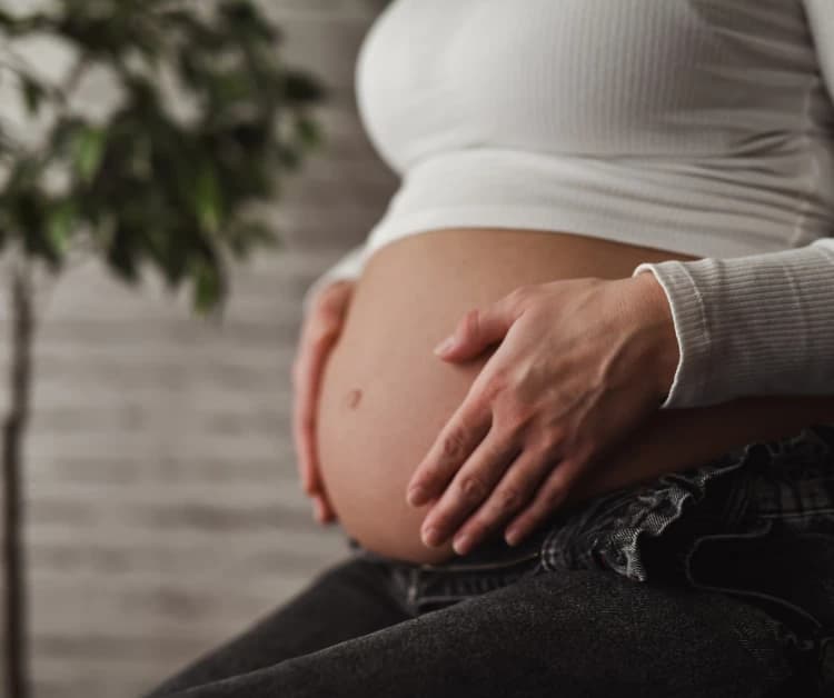 Pregnant mom holding her belly